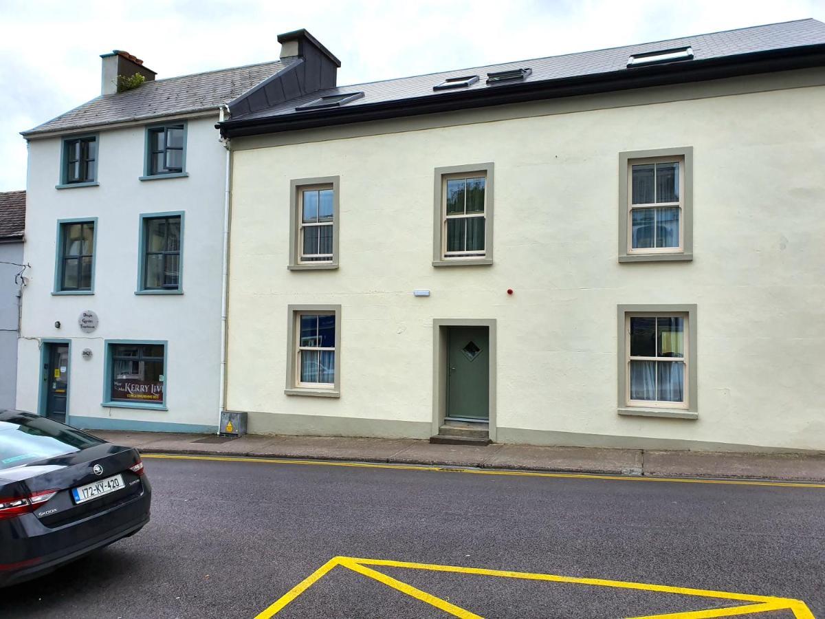 Dingle Garden Townhouse Bed & Breakfast Luaran gambar The former National School in 2019