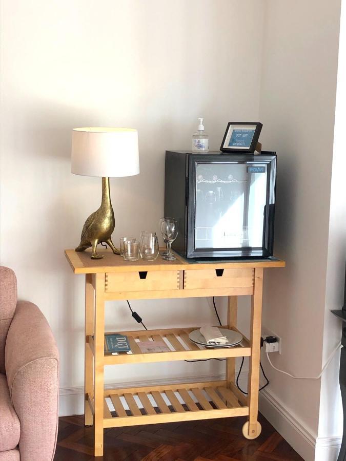 Dingle Garden Townhouse Bed & Breakfast Luaran gambar A mini-fridge in a hotel room