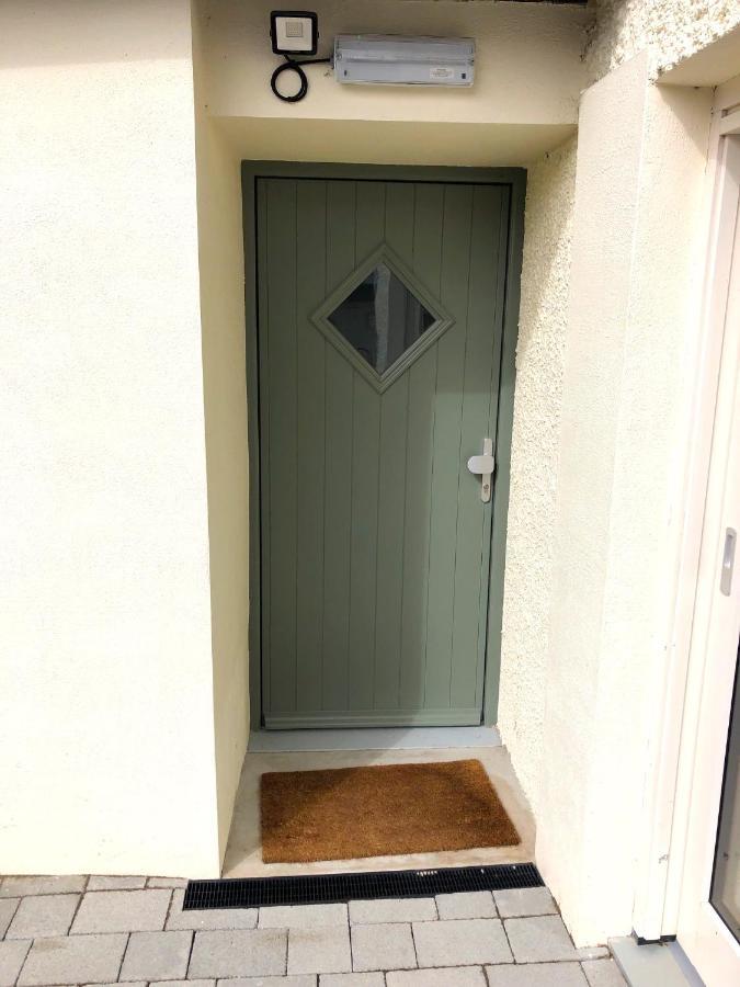 Dingle Garden Townhouse Bed & Breakfast Luaran gambar A composite door