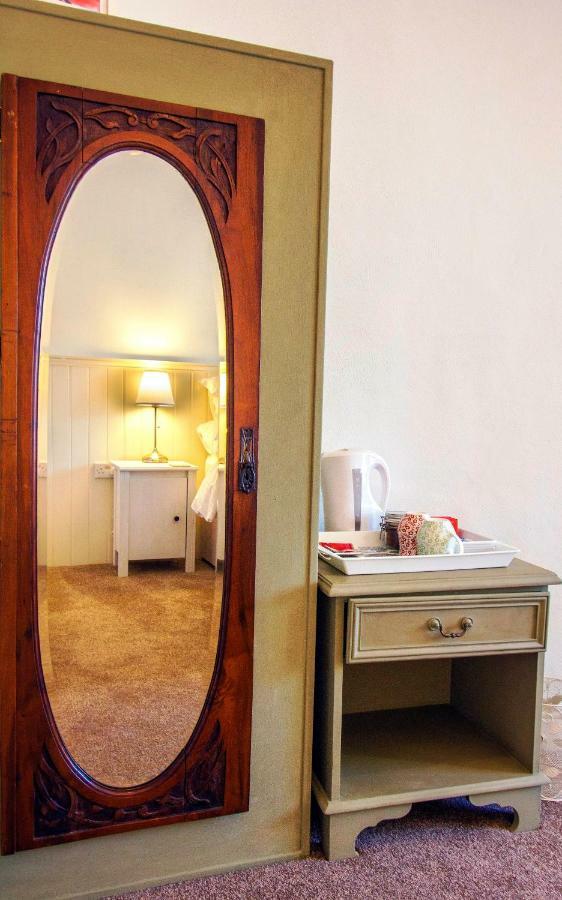 Dingle Garden Townhouse Bed & Breakfast Luaran gambar A room at the hotel